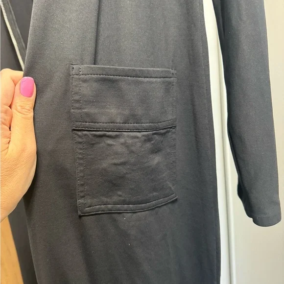 Size 14 or 16 women’s black extra long sleeve sweater Black  zipup collar jacket - Picture 3 of 10